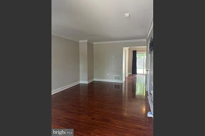 3 bed, 1.5 bath, 1024 sqft, $2,095 — Photo 3