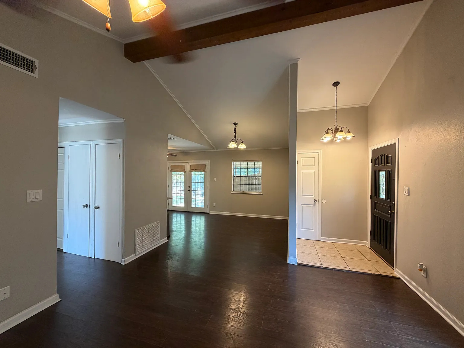 3 bed, 1242 sqft, $1,700 — Photo 2