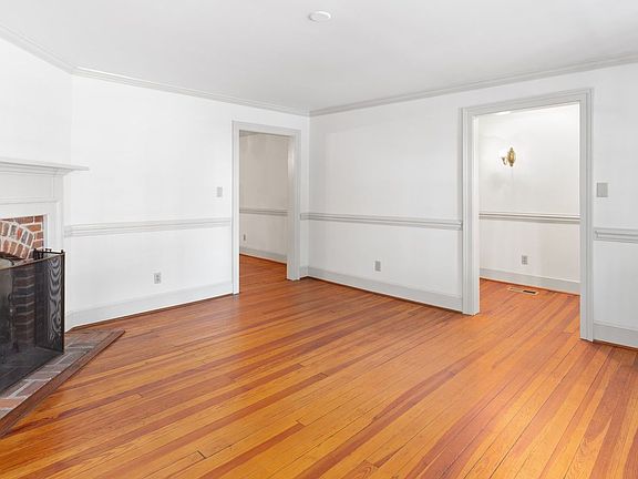 5th image of 1307 Caroline St