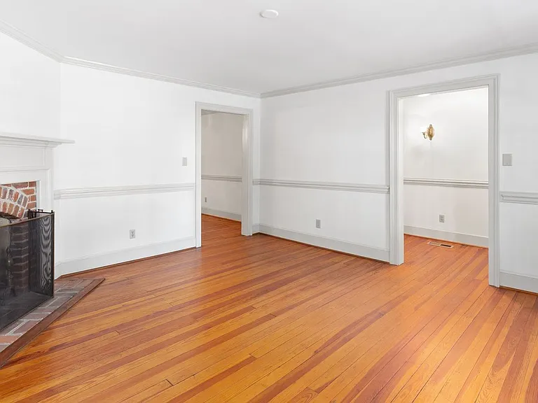 1307 Caroline St — Photo 5