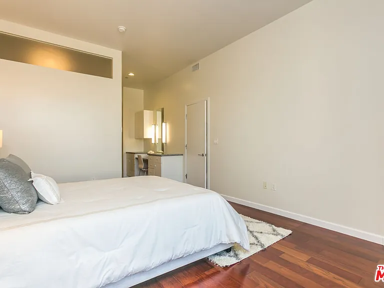 1100 Wilshire Blvd #3504 — Photo 17