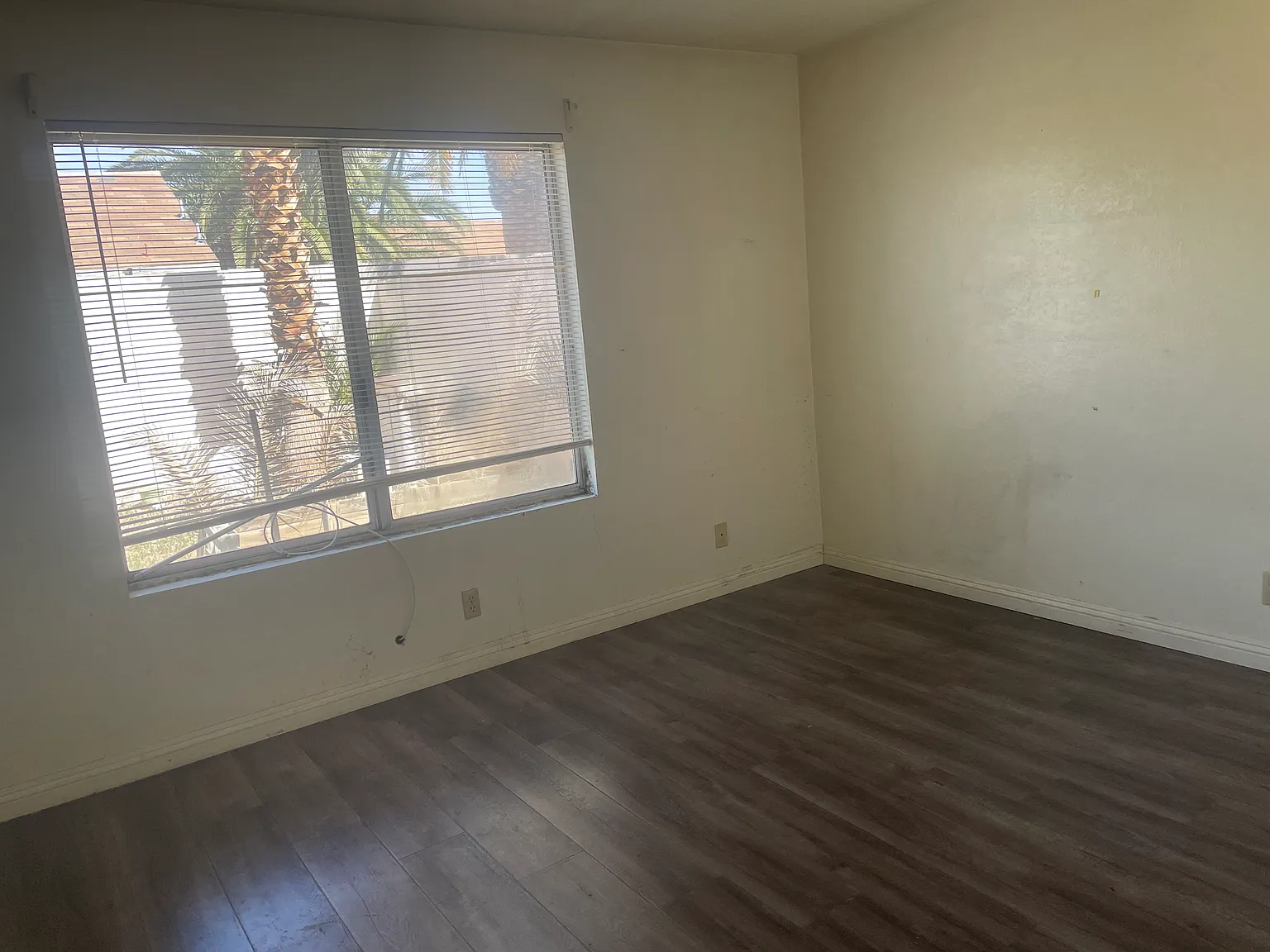3 bed, 1024 sqft, $1,560 — Photo 2