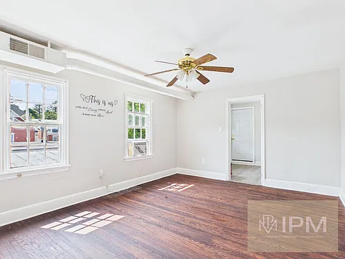 487 W King St Photo 1