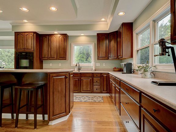 5th image of 6734 Meadow Glen Dr