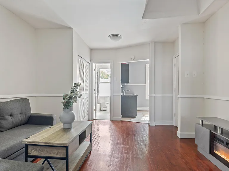 154 Van Horne St — Photo 4