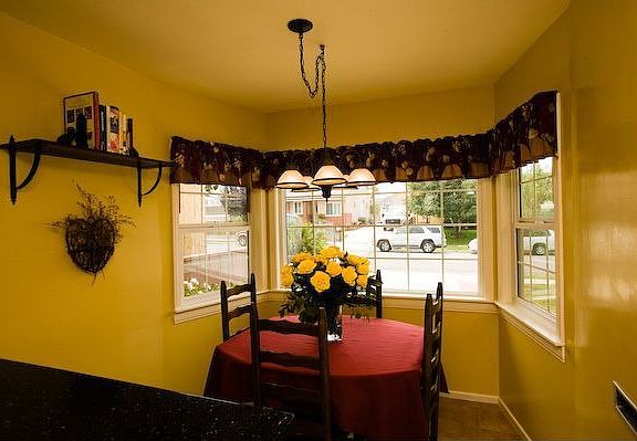 Kitchen-Breakfast Area