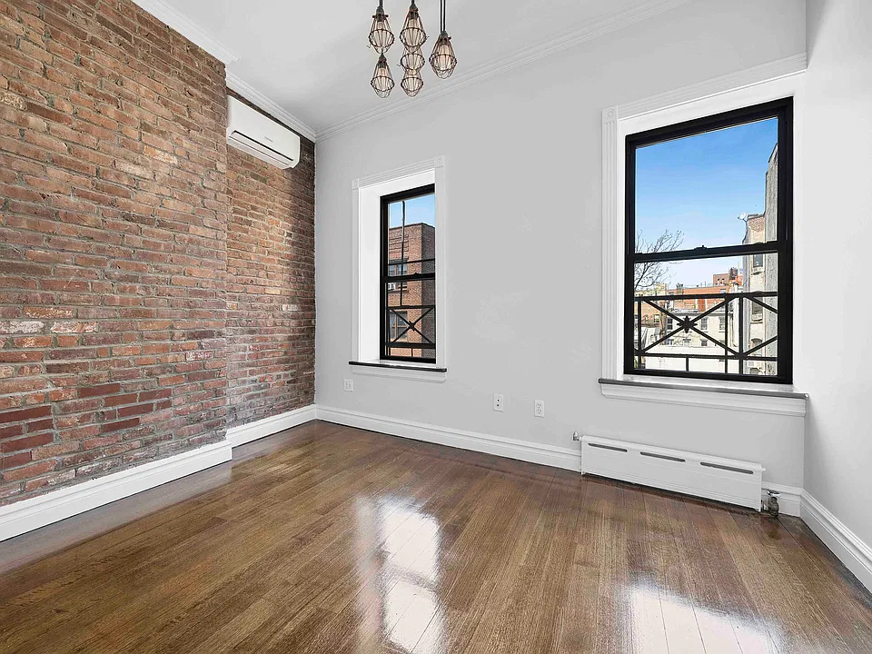 290 W 12th St #1F