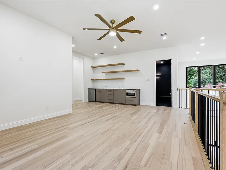 3135 Walnut Hill Ln — Photo 33