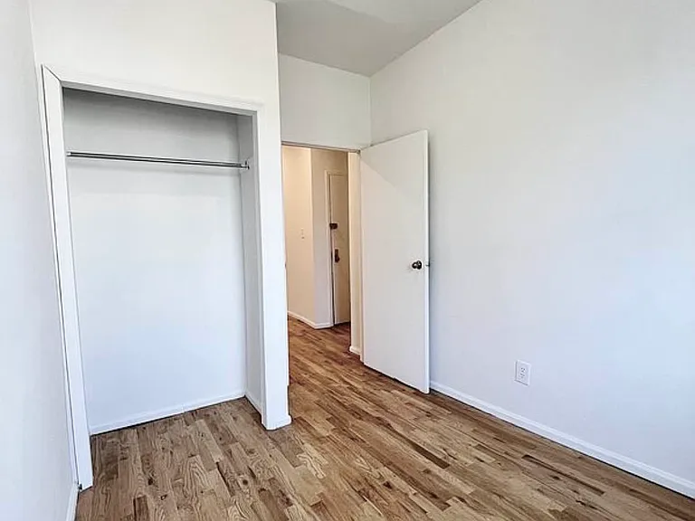 394 Manhattan Ave #3R — Photo 9