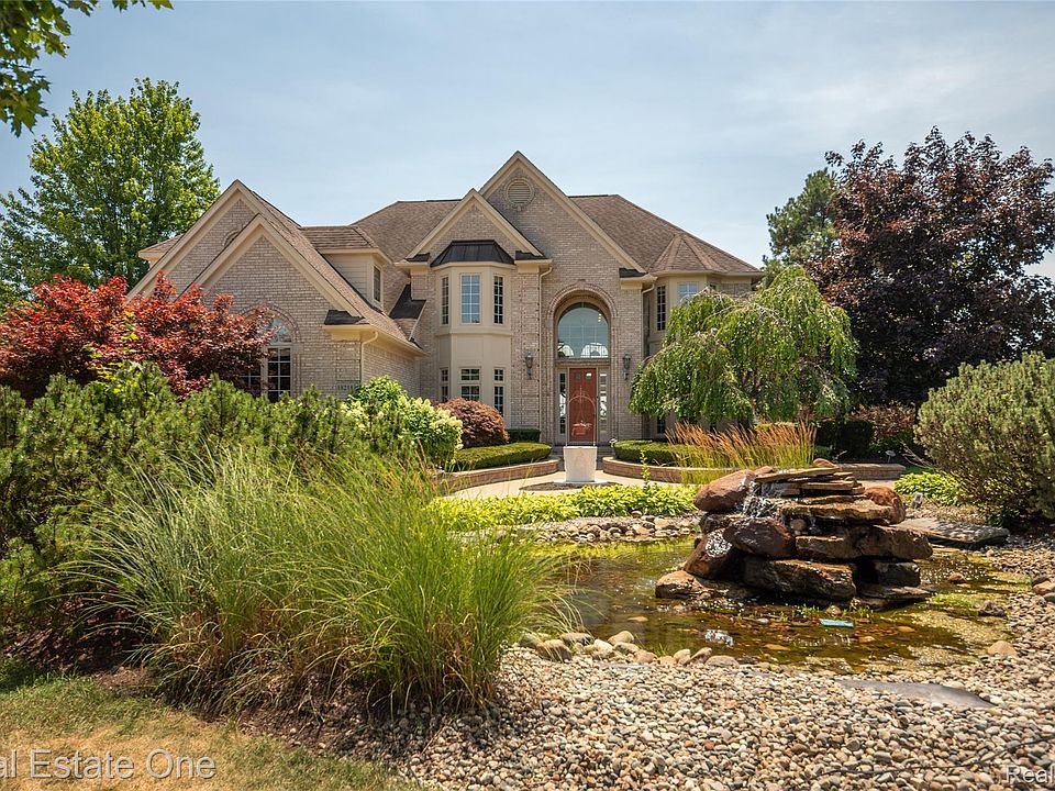 1st image of 18218 Clairmont Cir E