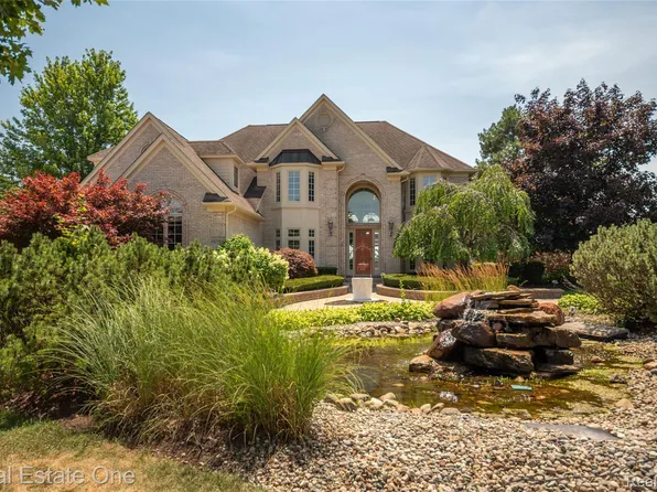 18218 Clairmont Cir E, Northville, MI 48168