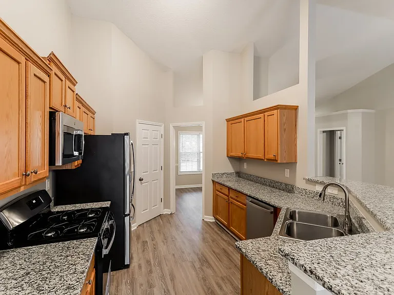 963 Laurel Green Ln — Photo 6