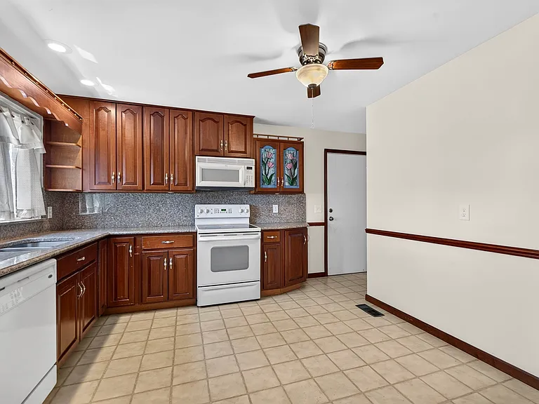 3145 Matlock Dr — Photo 9