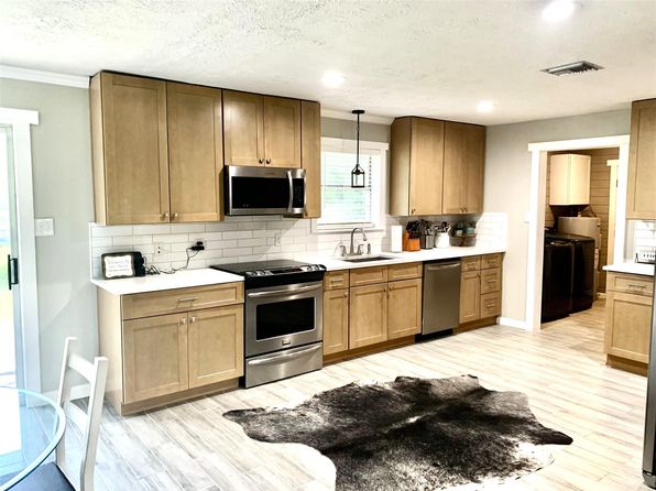 440 Pine Hollow Rd, Liberty, TX 77575