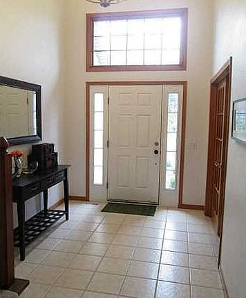 2 story ceramic foyer