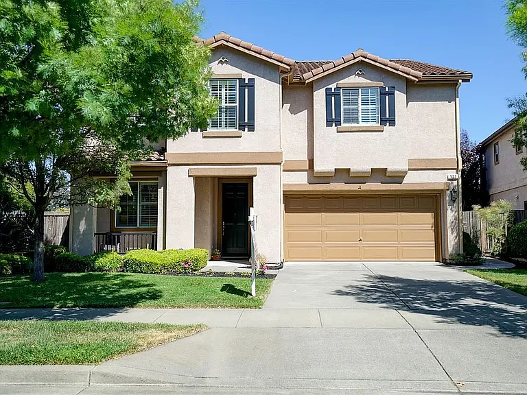522 Woodlake Dr — Photo 2
