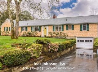10 Hummingbird Ln, Harwich, MA 02645