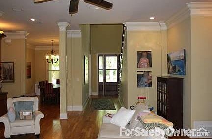 5th image of 237 Sivley St