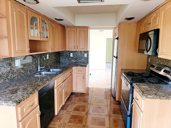 4th image of 4545 NW 39th St