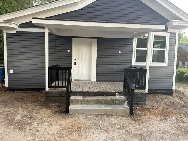 805 Libby St W — Photo 12