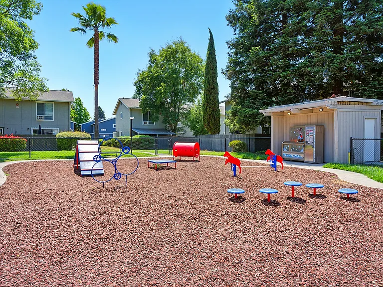 The Grove Luxury Apartments — Photo 46