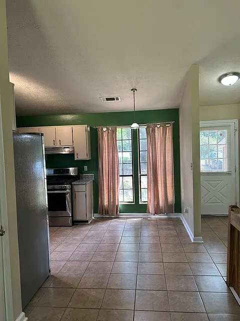 3 bed, 1488 sqft, $2,350 — Photo 3