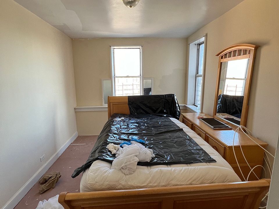 2nd image of 664 Thwaites Pl Floor 4