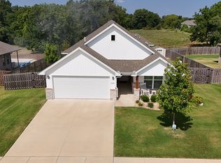303 Trimble Ln, Pea Ridge, AR 72751