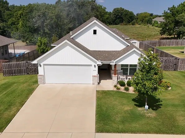 303 Trimble Ln, Pea Ridge, AR 72751