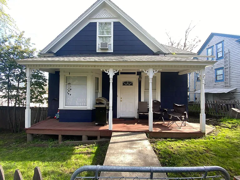 619 E 4th St — Photo 1
