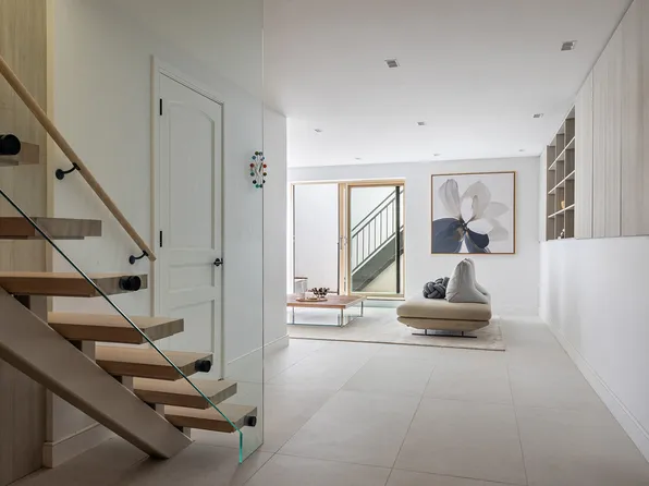 636 Lorimer Street image 7 of 17