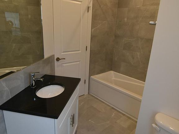 5th image of 1161 W Lunt Ave #1