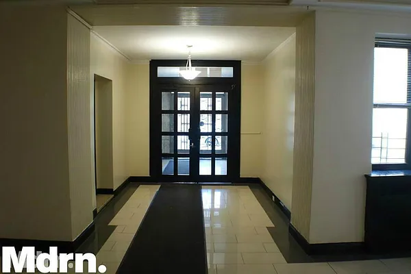 Rented by Mdrn Residential | media 8