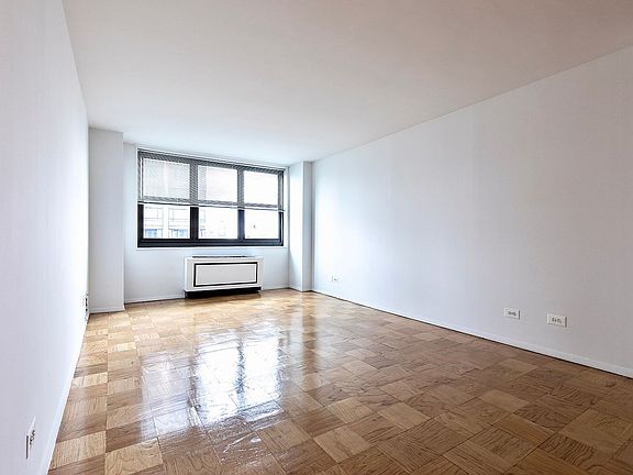 3rd image of 200 E 72nd St APT 4A