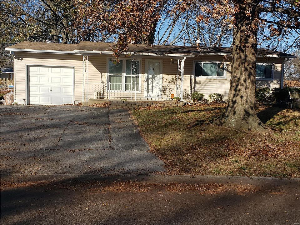 1st image of 1311 Columbus Dr
