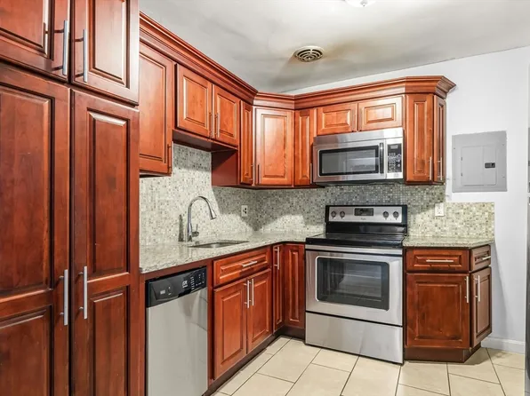 133 Warren St APT 3, Watertown, MA 02472