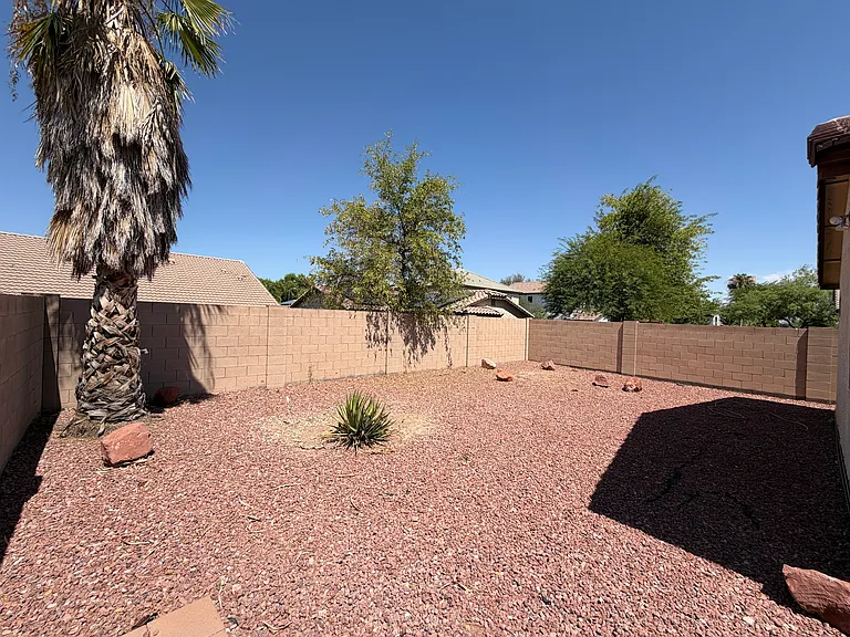 6926 S 37th Dr — Photo 31