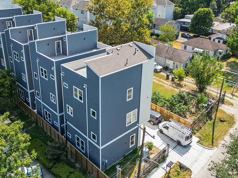 715 Service St #B — Photo 31