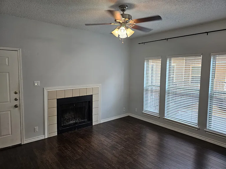 2414 Longview St — Photo 2