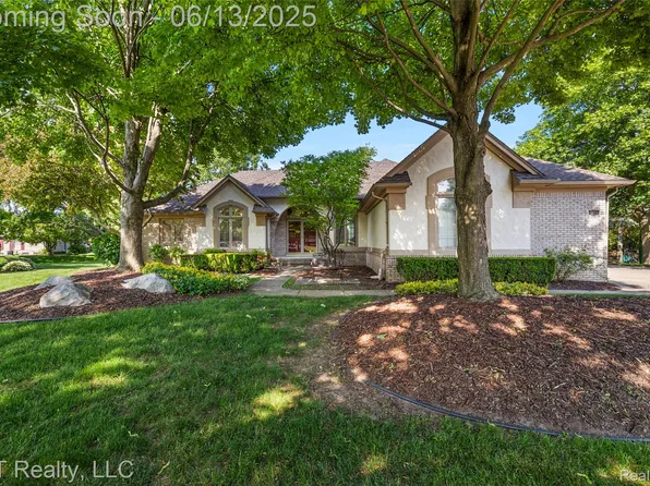 13815 Silent Woods Dr, Shelby Township, MI 48315
