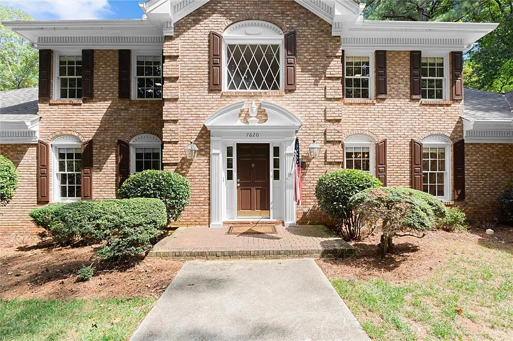4 bed, 3.5 bath, 4100 sqft, $4,000 — Photo 2