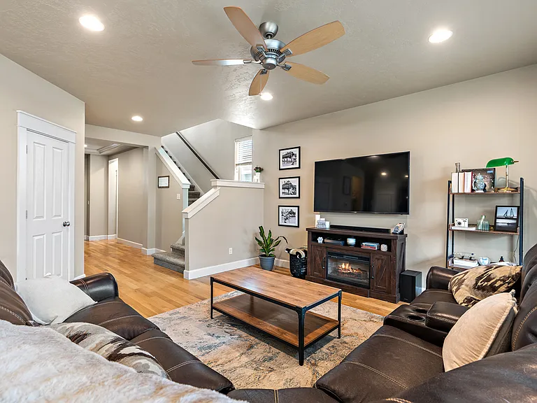 2733 E Decameron Ln — Photo 4