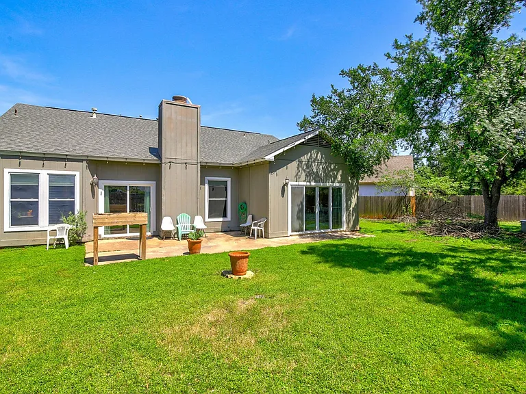 709 Sapling Cv — Photo 29
