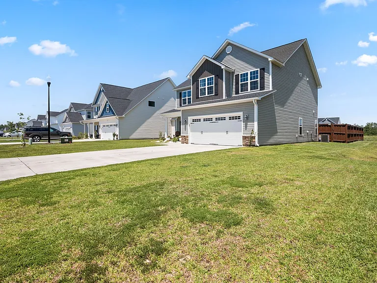 1818 Olde Towne Pointe Blvd — Photo 2