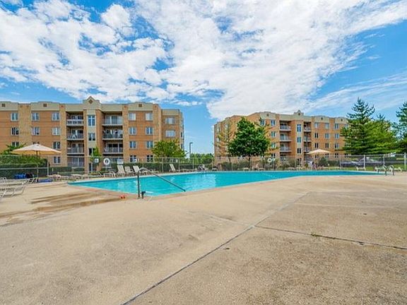 5th image of 2200 S Stewart Ave APT 2H