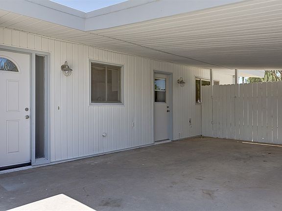 5th image of 913 E 6th Pl