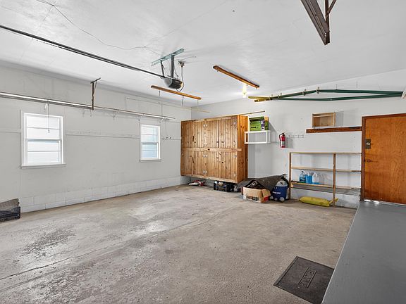 4th image of 443 S Hackett Rd