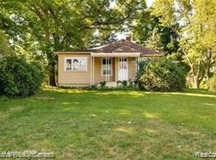3746 Auburn Rd, Auburn Hills, MI 48326