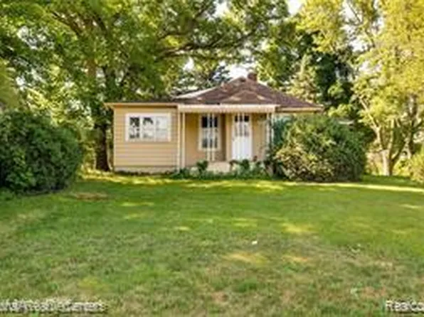3746 Auburn Rd, Auburn Hills, MI 48326