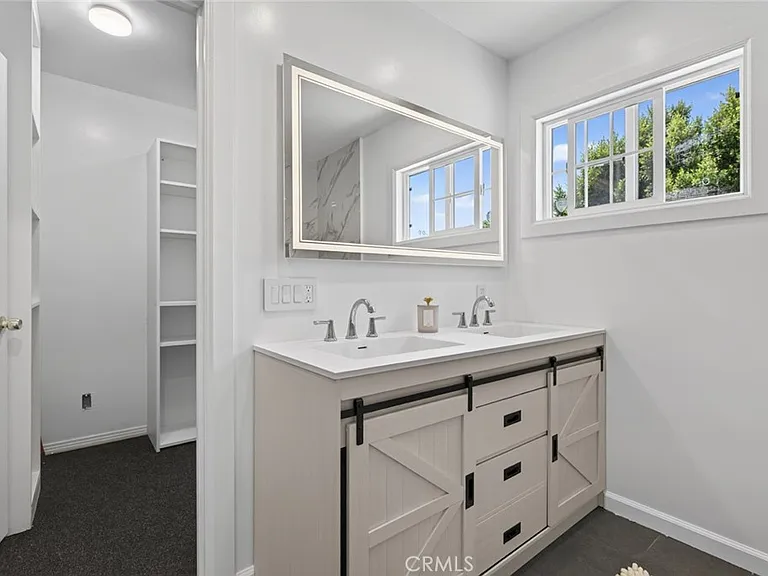 14243 Community St — Photo 14